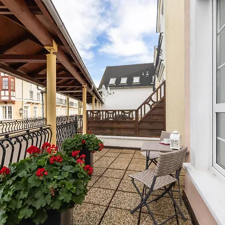 아파트 Przy Plazy - Promenada By Renters 미엘노